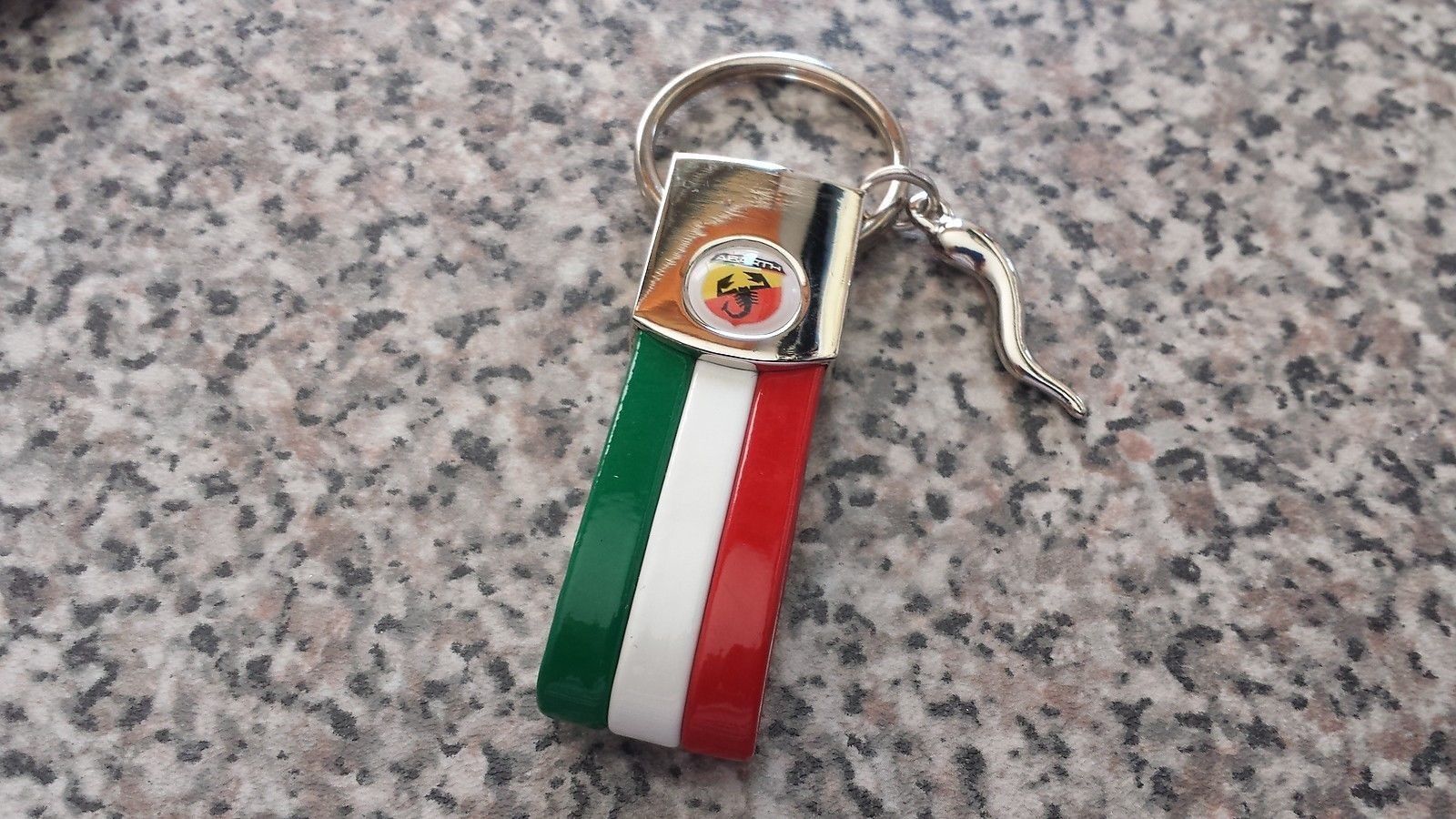 Portachiavi LOGO ABARTH "Victory"  italy con cornetto portafortuna mm. 90x33